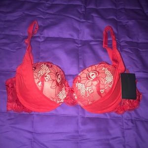 NEW! 🌺  Laced push up bra (never worn)